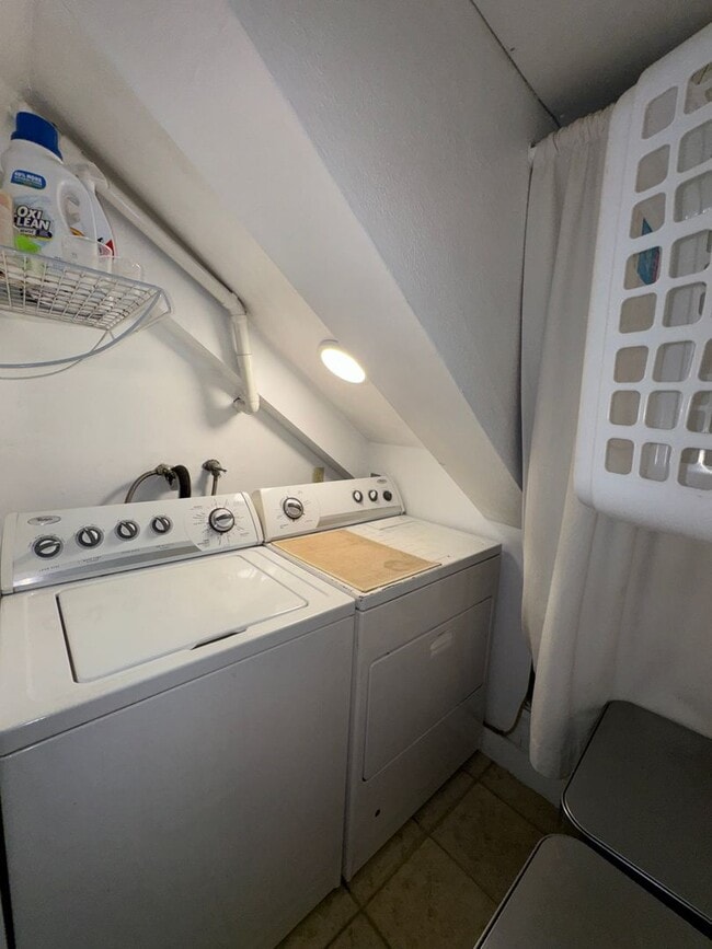 Building Photo - Spanish Style Architectural Gem in the Heart of Altadena - Available Early June