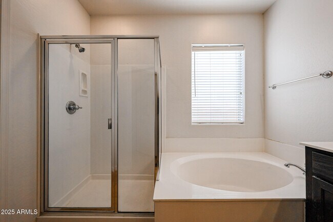 Building Photo - 3535 S Jasmine Dr