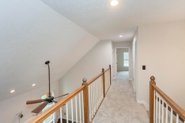 Building Photo - 105 Redbud Dr