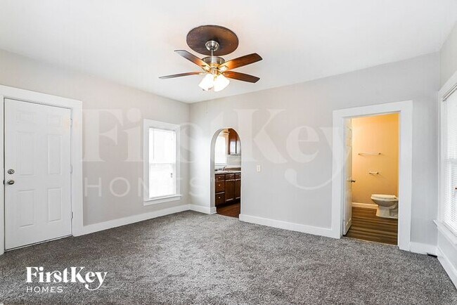 Building Photo - 130 Warren Ave