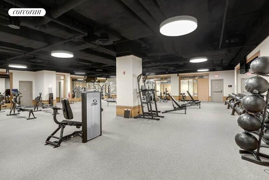 Building Photo - 75 W End Ave