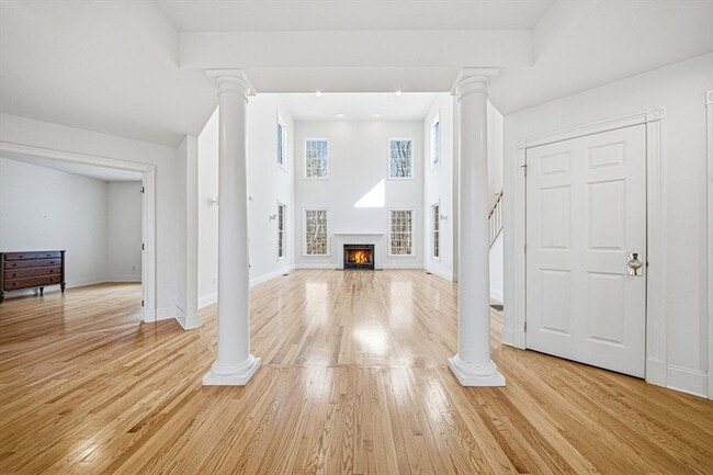 Building Photo - 9 Overlook Rd