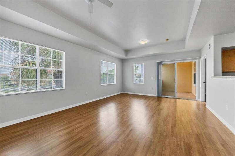 Building Photo - 1010 Villagio Cir
