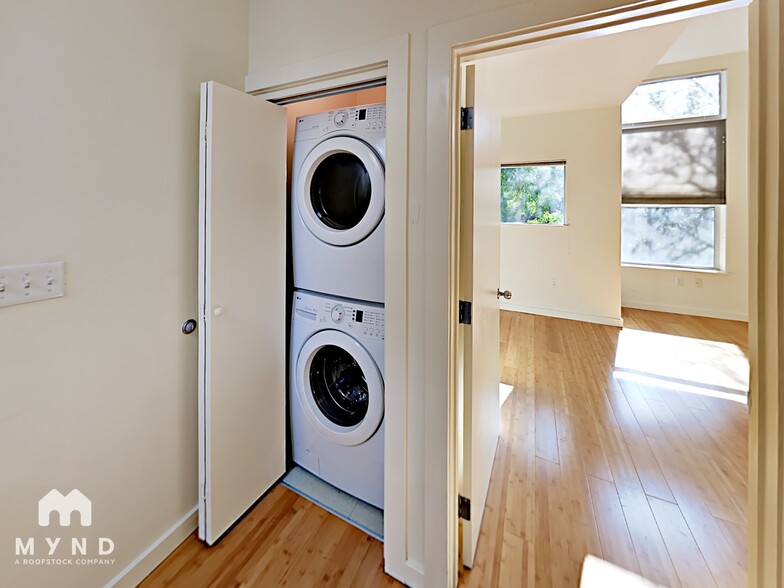 Building Photo - 1222 32nd St