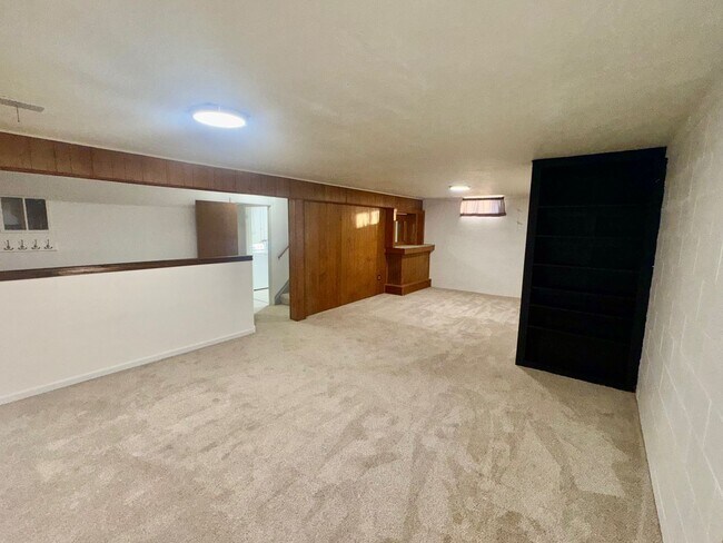 Building Photo - Bright and Spacious 3-Bedroom Home with Flexible Living Space