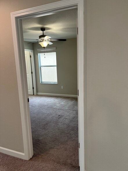 Building Photo - 923 Terra Vista St