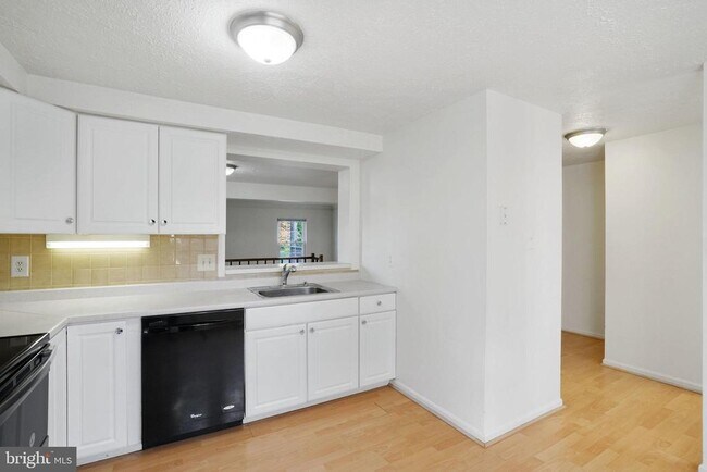 Building Photo - 6515 Field Master Dr