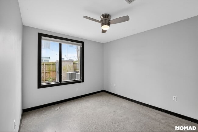 Building Photo - 1273 MacKintosh pknw