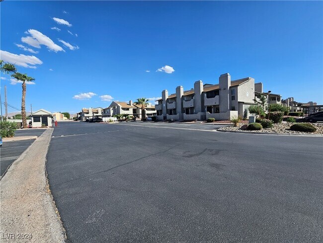 Building Photo - 3749 Carlyle Dr
