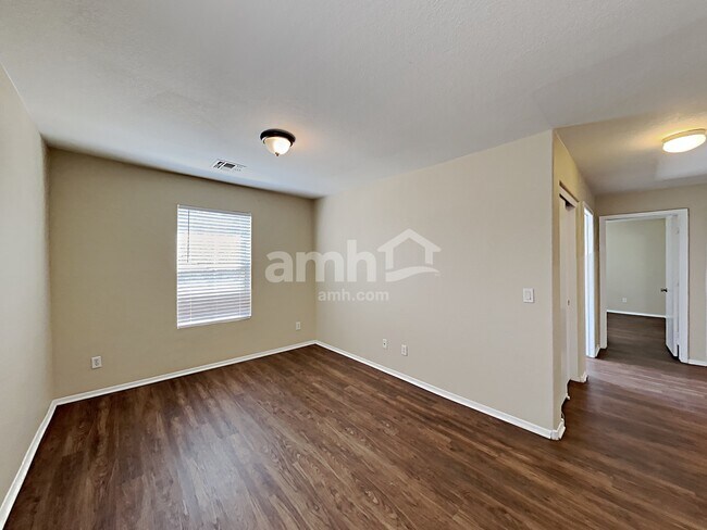 Building Photo - 1026 E Chambers St