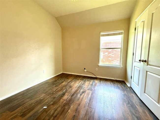 Building Photo - 1213 Rainbow Parke Dr
