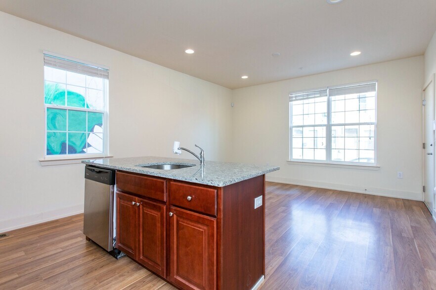 Building Photo - 697 W Berks St