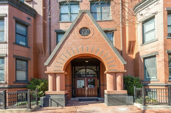 Building Photo - 1020 Pennsylvania Ave. SE