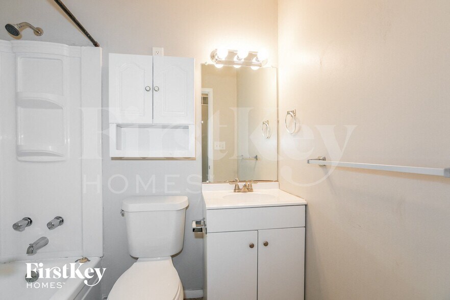 Building Photo - 2020 Belmont Blvd