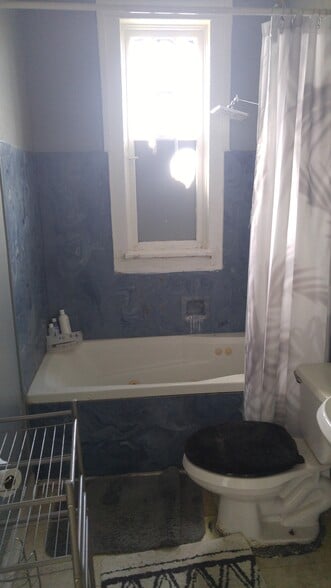 Building Photo - 4209 Freret St