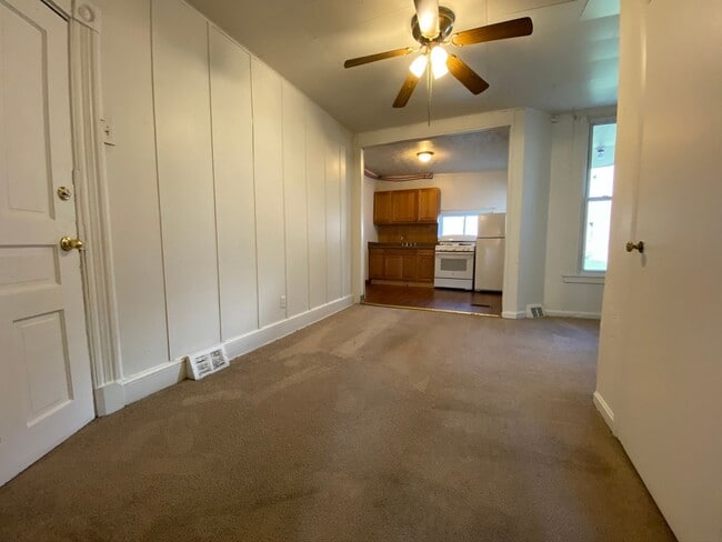 Building Photo - One Bedroom in Oakland! Great Location & H...