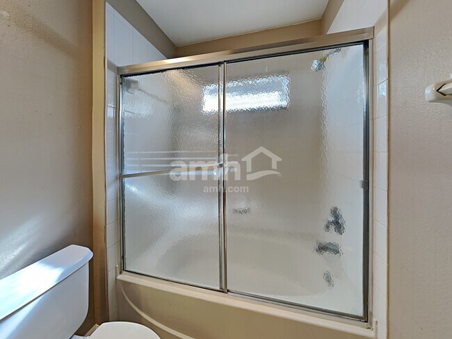 Building Photo - 12515 Lake Vista Dr