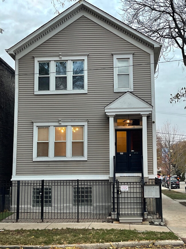 Building Photo - 1834 W Thomas St