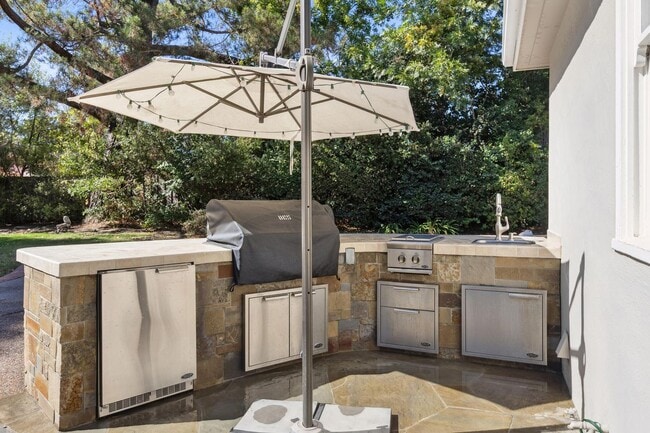 Building Photo - Beautifully Appointed Atherton Estate with Pool & Outdoor Entertaining