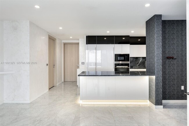 Building Photo - 1000 Brickell Plaza