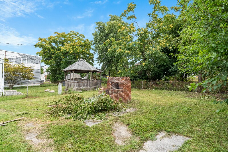 Building Photo - 127 Oak St