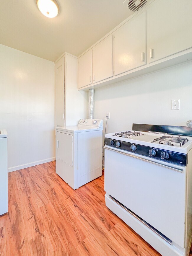 Building Photo - 4640 E 4th St