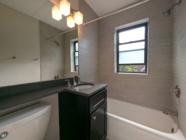 Building Photo - 2430 N Kedzie Blvd