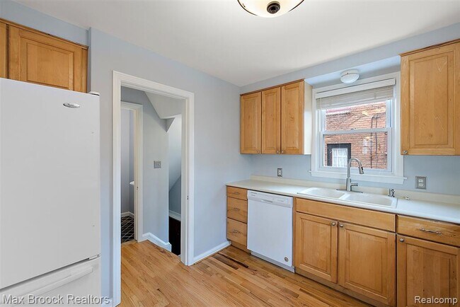 Building Photo - 1079 Larkmoor Blvd