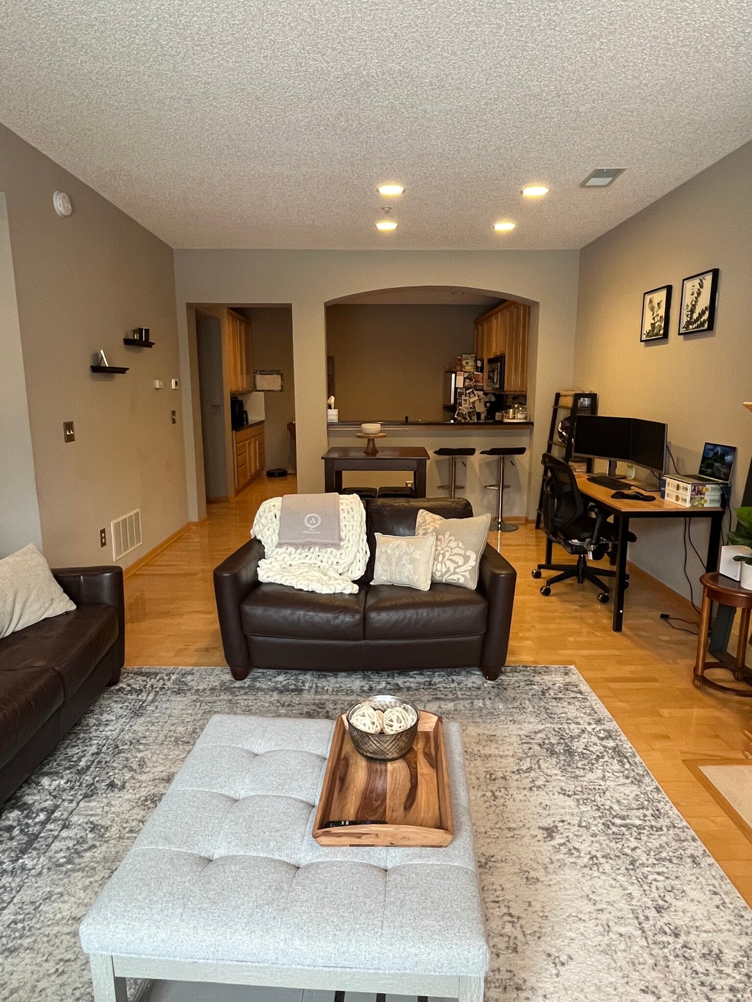 living room - 1510 Zarthan Ave S. #105