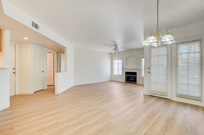 Building Photo - 4555 E Sahara Ave