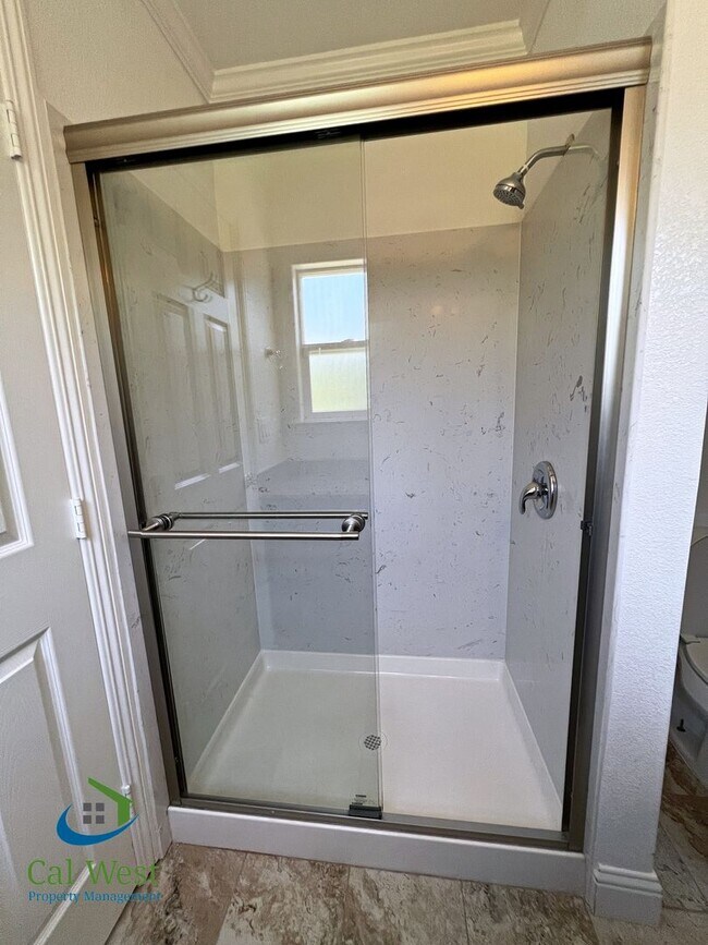 Building Photo - $3600 Beautiful Cottage Style 2 Bed 1 Bath...