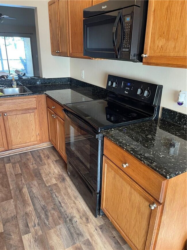 Building Photo - 5512 N Park Rd