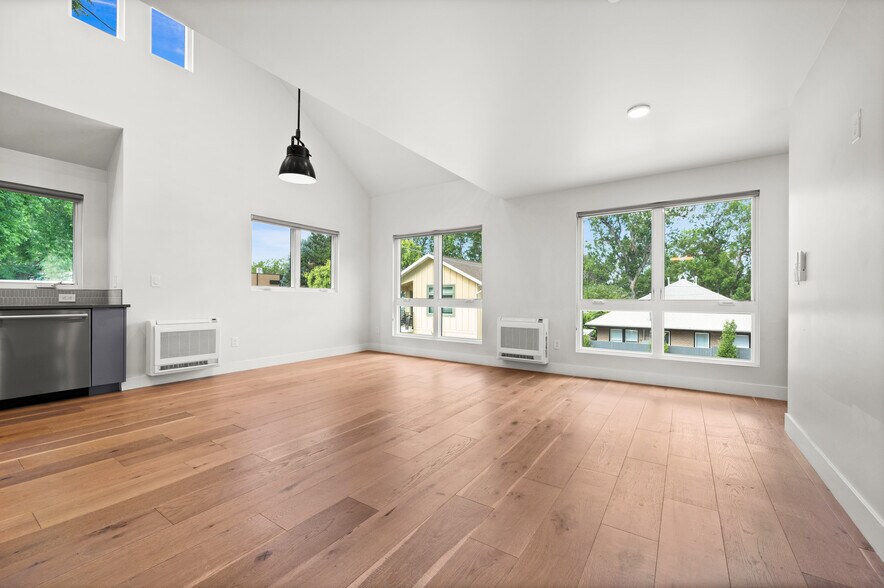 Building Photo - 810 E 800 S