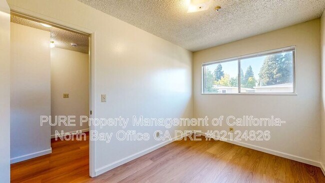 Building Photo - 1325 Edwards Ave