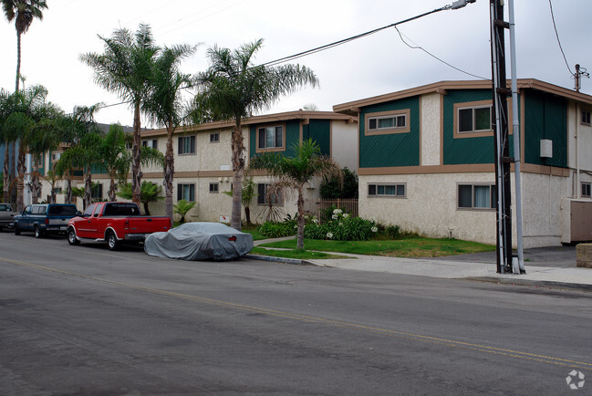 Building - Sea Breeze Apartments