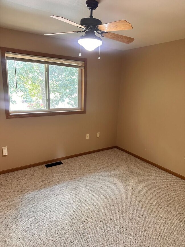 Building Photo - 3566-3572 East Meadows Place
