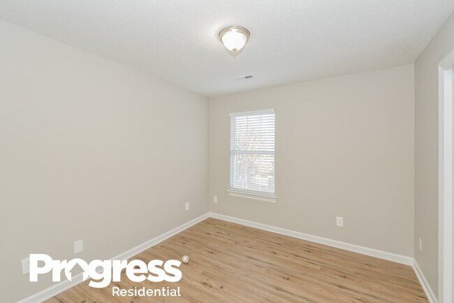 Building Photo - 3338 Meadowhill Dr