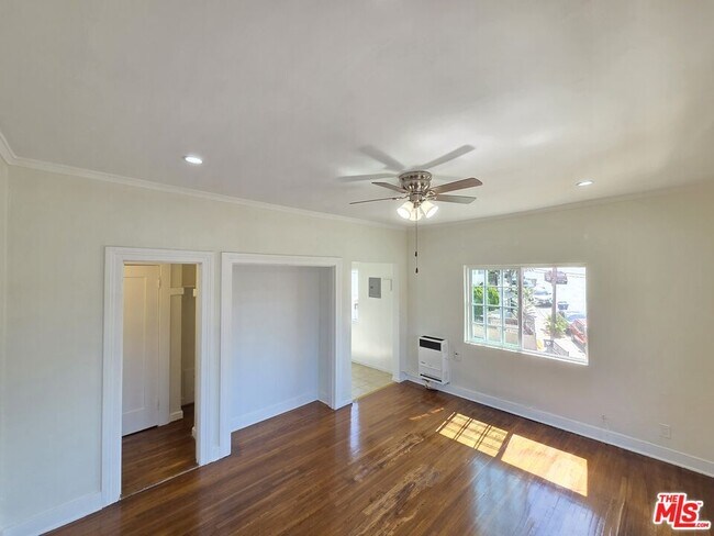 Building Photo - 1267 Vin Scully Ave