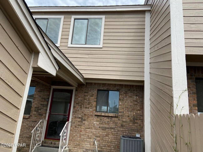 Building Photo - 113 Marin Dr