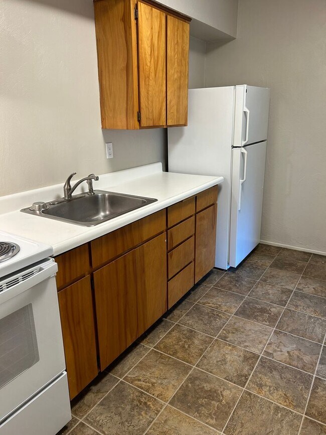 Building Photo - (949) Harrison Street Plex - Studio / 1 Ba...