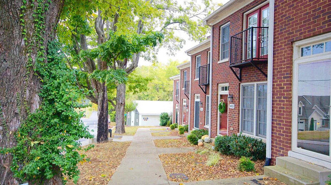 Building Photo - Downtown Townhouse