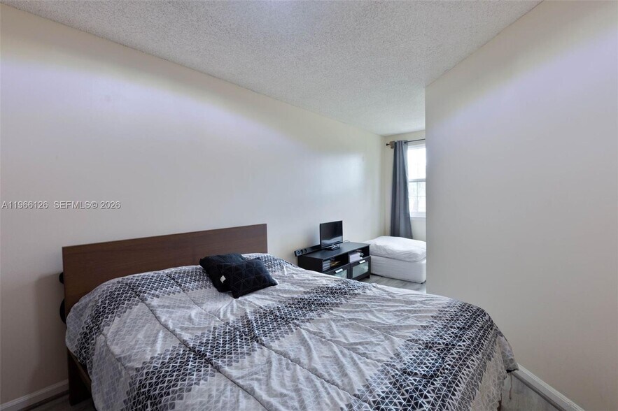 Building Photo - 9925 NW 57th Mnr