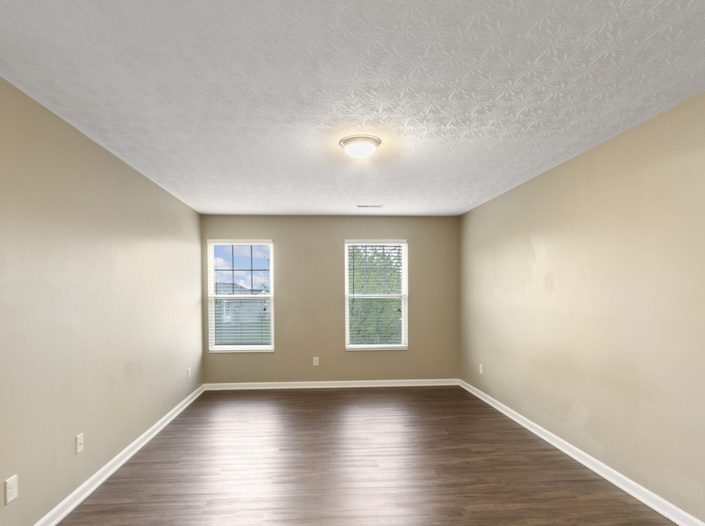 Building Photo - 5877 Hayden Dr