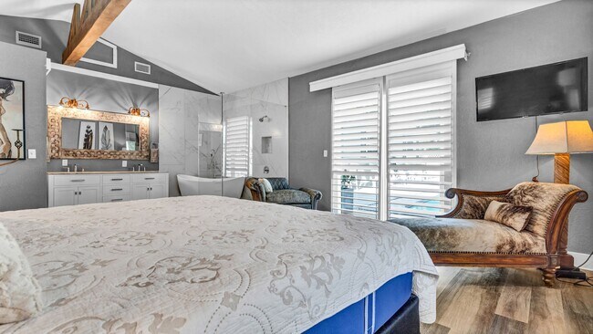 Building Photo - Executive Style Pool Home, 4br/2ba Home Av...