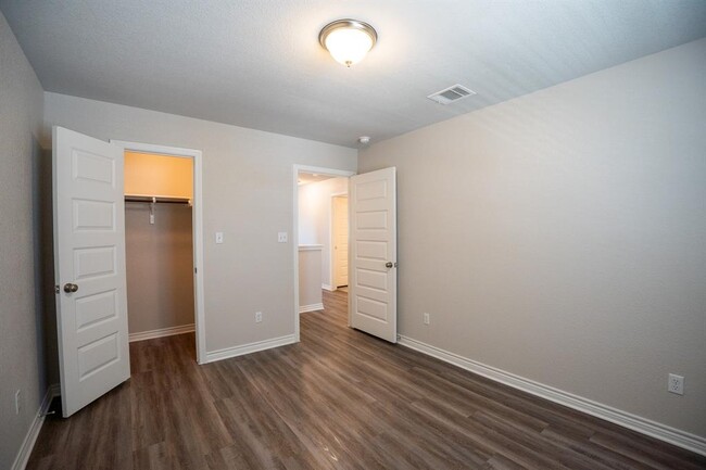 Building Photo - 252 Syrah Ct