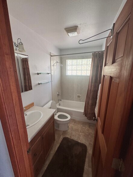 Building Photo - 3402 Urban St