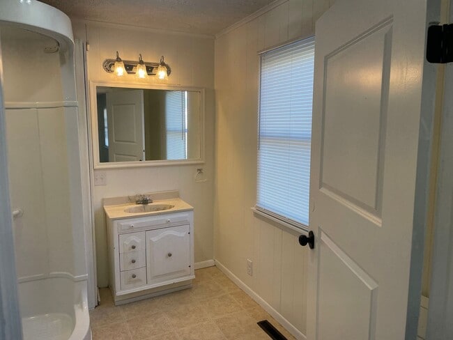 Building Photo - 435 Roan St