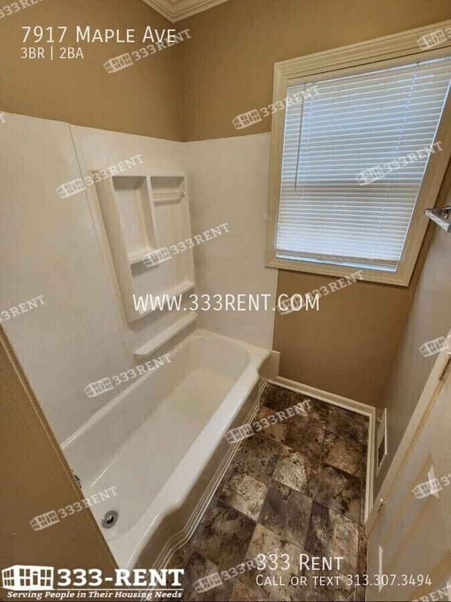 Building Photo - 7917 Maple Ave