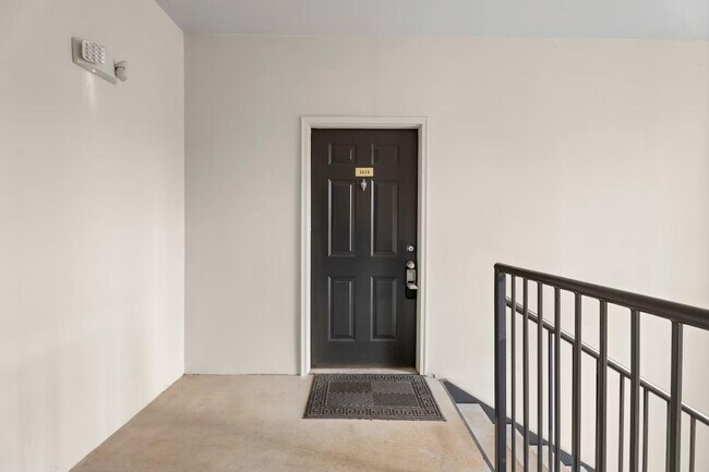 Building Photo - 1623 Brisbane Woods Way