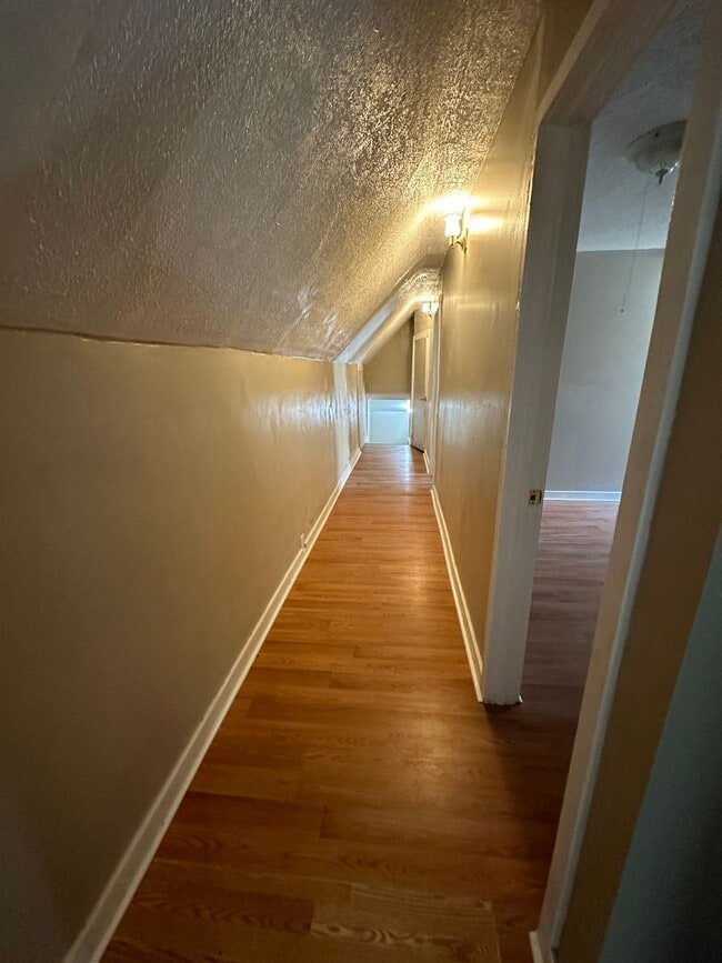 Building Photo - Spacious 5-Bedroom Home with 2 Full Baths, Freshly Rehabbed, Ready to rent